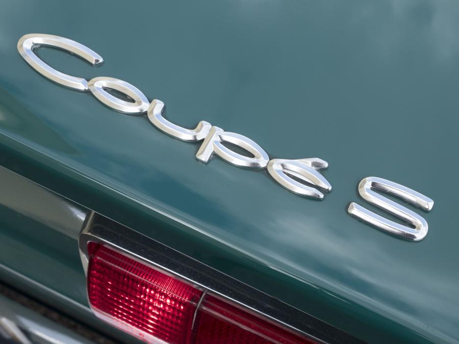 Логотип Audi 100 Coupe S (C1) 1970 года  (UK) (фото 5 из 10)